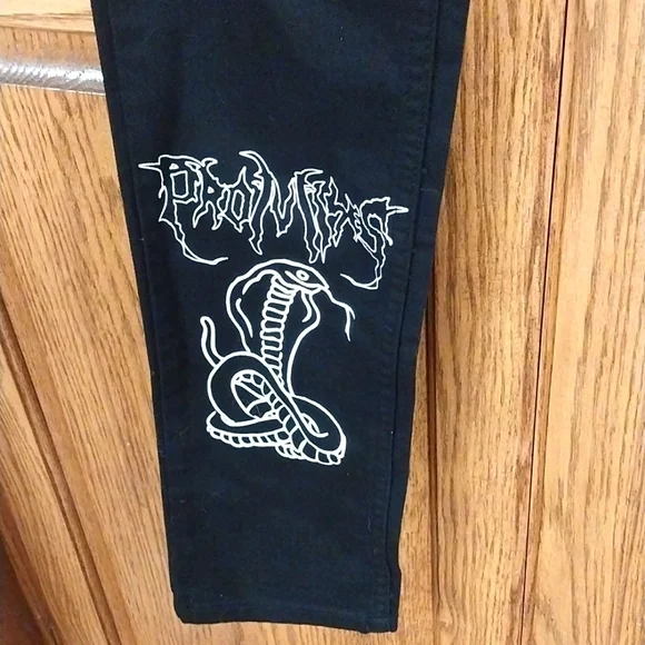 Broken‎ Promises By Zumiez NWT Unisex Size 30 Black White Denim Jeans Slim Fit - Picture 12 of 16